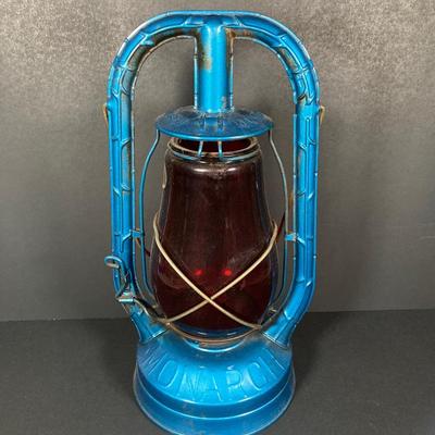 LOT 79: Three Vintage Oil Lanterns - 2 Dietz and 1 Sun Brand