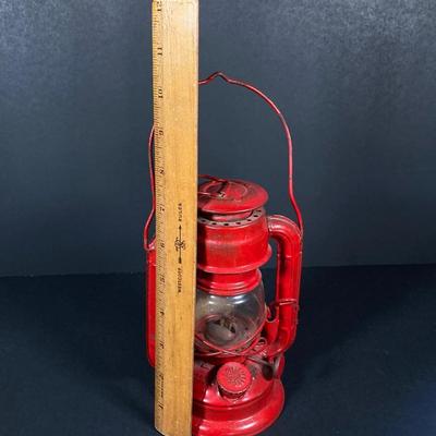 LOT 79: Three Vintage Oil Lanterns - 2 Dietz and 1 Sun Brand