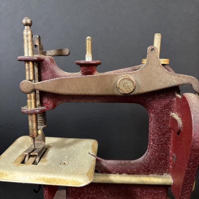 LOT 86: Vintage Toy Sewing Maching