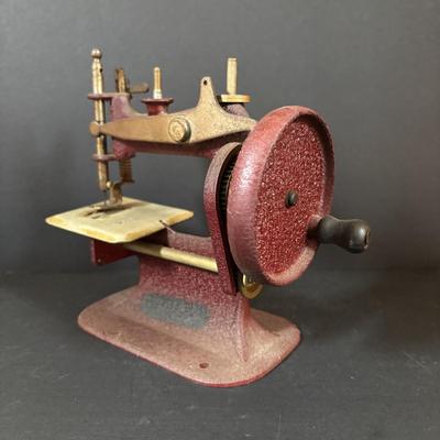 LOT 86: Vintage Toy Sewing Maching
