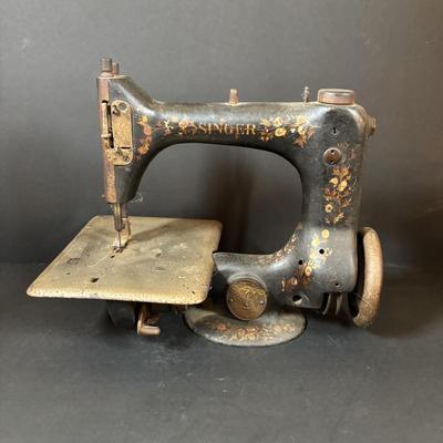 LOT 87: Vintage Singer Sewing Machine, Button & Souvenir Rocking Chair Pin Cushion