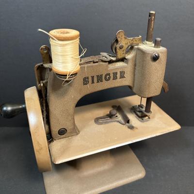 LOT 89: Vintage Singer Sewhandy Toy Sewing Machine & Sewing Notions