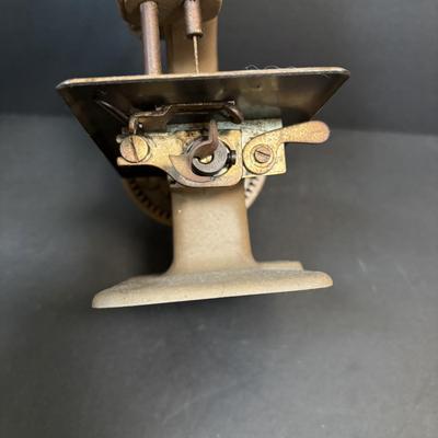 LOT 89: Vintage Singer Sewhandy Toy Sewing Machine & Sewing Notions