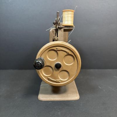 LOT 89: Vintage Singer Sewhandy Toy Sewing Machine & Sewing Notions