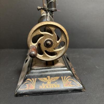LOT 91: Vintage Casige 1015 Toy Sewing Machine