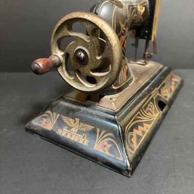 LOT 91: Vintage Casige 1015 Toy Sewing Machine