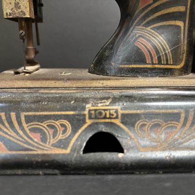 LOT 91: Vintage Casige 1015 Toy Sewing Machine