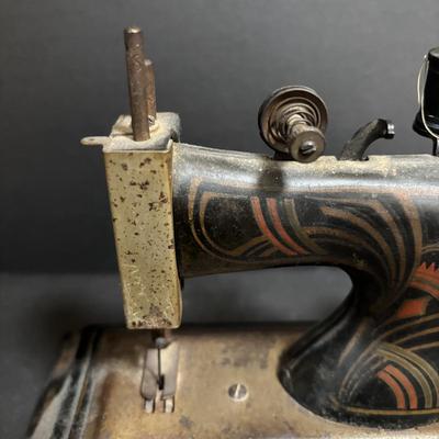 LOT 91: Vintage Casige 1015 Toy Sewing Machine