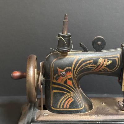 LOT 91: Vintage Casige 1015 Toy Sewing Machine