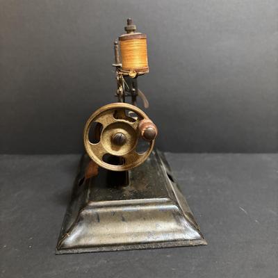 LOT 92: Vintage Casige Childrens Toy Sewing Machine, Germany