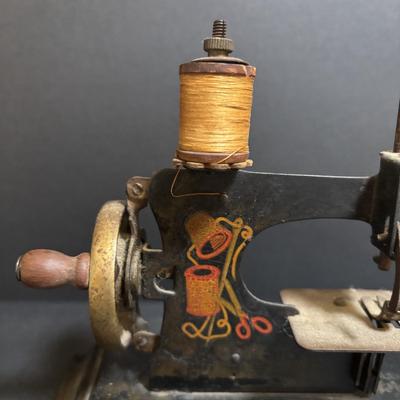 LOT 92: Vintage Casige Childrens Toy Sewing Machine, Germany