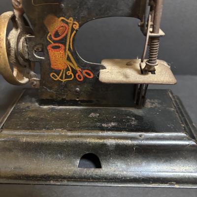 LOT 92: Vintage Casige Childrens Toy Sewing Machine, Germany