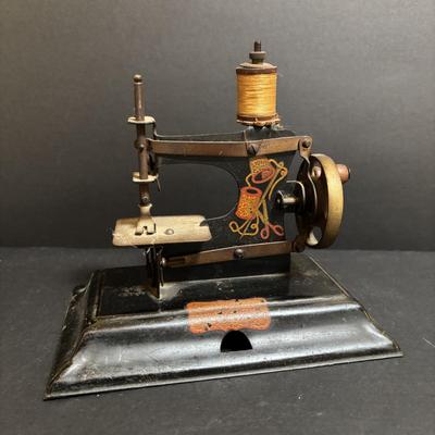 LOT 92: Vintage Casige Childrens Toy Sewing Machine, Germany