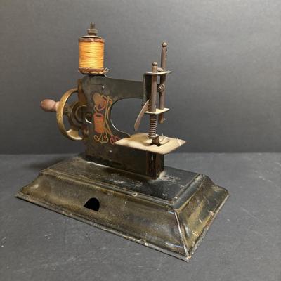 LOT 92: Vintage Casige Childrens Toy Sewing Machine, Germany
