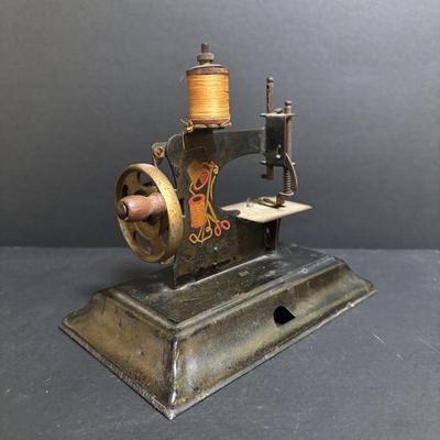LOT 92: Vintage Casige Childrens Toy Sewing Machine, Germany