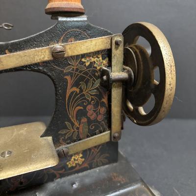 LOT 93: Muller Childs Hand Crank Toy Sewing Machine No 250324