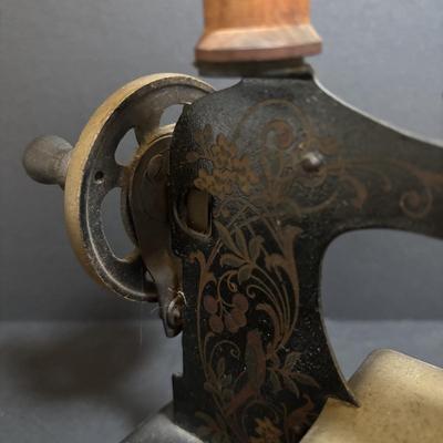 LOT 93: Muller Childs Hand Crank Toy Sewing Machine No 250324