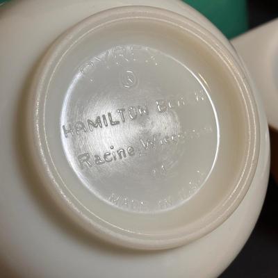 LOT 103: Pyrex Collection: Hamilton Beach White Mixing Bowl, Golden Hearts Casserole w/Warming Cradle, Early American Casserole Dish...