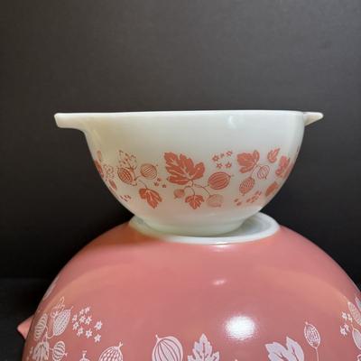 LOT 104 Pyrex Cinderella Mixing Bowls - Gooseberry
