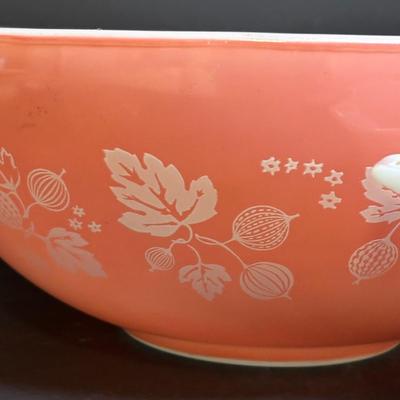 LOT 104 Pyrex Cinderella Mixing Bowls - Gooseberry