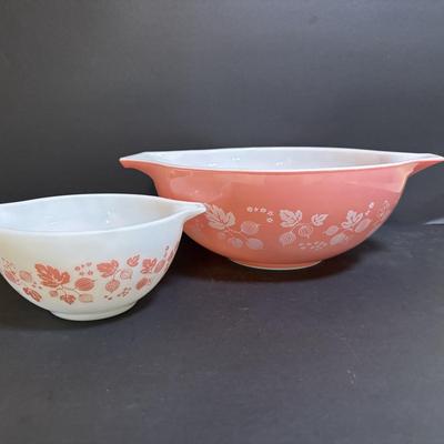 LOT 104 Pyrex Cinderella Mixing Bowls - Gooseberry