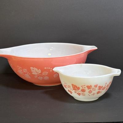 LOT 104 Pyrex Cinderella Mixing Bowls - Gooseberry