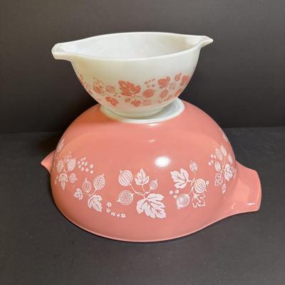 LOT 104 Pyrex Cinderella Mixing Bowls - Gooseberry