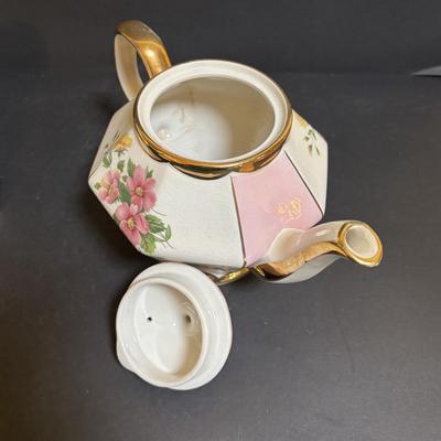 LOT 106: Antique Porcelain OHME Hermann Old Ivory Silesia Germany China, Octagonal Teapot by Gibbons of England, Electric Teapot, Bavaria...