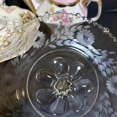 LOT 106: Antique Porcelain OHME Hermann Old Ivory Silesia Germany China, Octagonal Teapot by Gibbons of England, Electric Teapot, Bavaria...