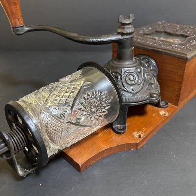 LOT 107: Antique Golden Rule Coffee Grinder Citizen Wholesale Supply Company - Hand Cranked