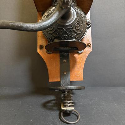 LOT 107: Antique Golden Rule Coffee Grinder Citizen Wholesale Supply Company - Hand Cranked
