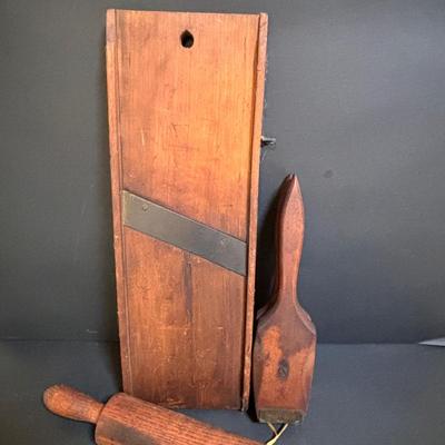 LOT 108: Antique Primitive Wooden Kitchen Tool: Shredder/Slicers, Rolling Pin, Juicer