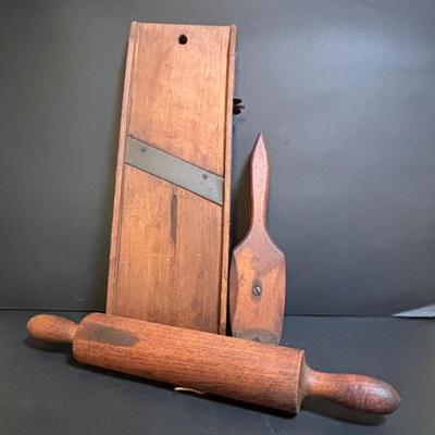 LOT 108: Antique Primitive Wooden Kitchen Tool: Shredder/Slicers, Rolling Pin, Juicer