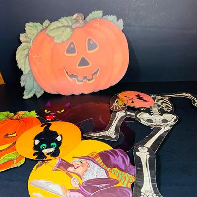 LOT 109: Large Assortment of Vintage Halloween Party Decorations and Supplies