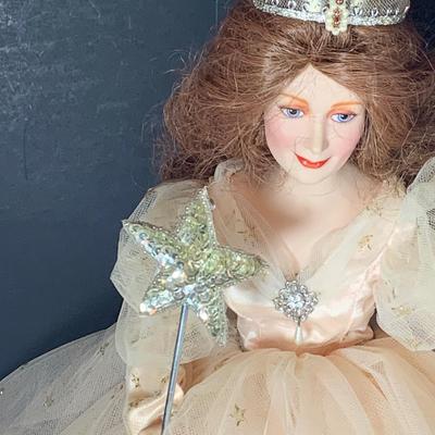 LOT 113: Collection of Wizard of Oz Franklin Heirloom Hand Painted Porcelain Dolls -Wicked Witch of the West, Glinda, Lollipop Boy and...