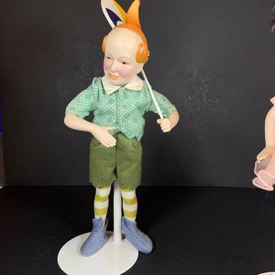 LOT 113: Collection of Wizard of Oz Franklin Heirloom Hand Painted Porcelain Dolls -Wicked Witch of the West, Glinda, Lollipop Boy and...