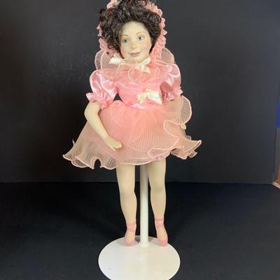 LOT 113: Collection of Wizard of Oz Franklin Heirloom Hand Painted Porcelain Dolls -Wicked Witch of the West, Glinda, Lollipop Boy and...