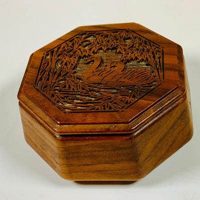 LOT 126: Collection of Wooden Music Boxes Including a Grand Piano Shaped Box, a Floral Inlay Box by Reuge and Lasercraft Carved Music Box