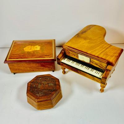 LOT 126: Collection of Wooden Music Boxes Including a Grand Piano Shaped Box, a Floral Inlay Box by Reuge and Lasercraft Carved Music Box