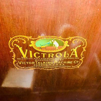 LOT 127: Victor Talking Machine - Victrola Model VV - XA- 356123 with Needle Cup, Crank, Stylus and Lots of 78 Vinyl Reords