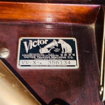 LOT 127: Victor Talking Machine - Victrola Model VV - XA- 356123 with Needle Cup, Crank, Stylus and Lots of 78 Vinyl Reords