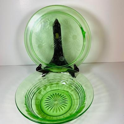 LOT128: Vintage Green Uranium Glass Bowl and Etched Cake Plate