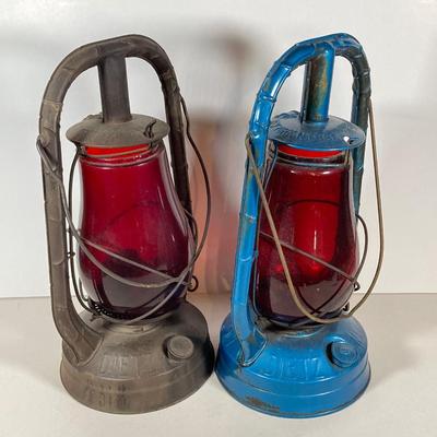 LOT 136: Vintage Dietz Oil Lanterns (3)