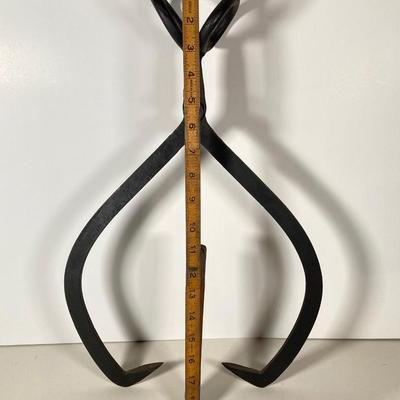 LOT 140: Vintage Syroco Inc Plastic Hanging Horse, Small Wood / Metal Wagon Wheel and Primitive Ice Tpmgs