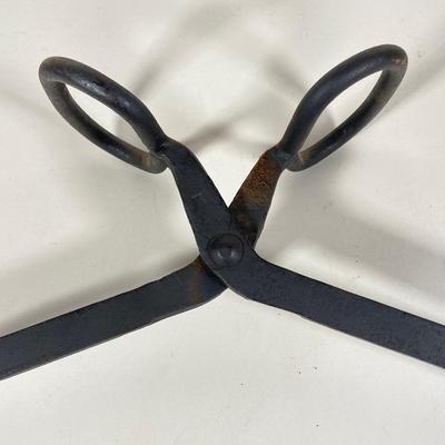 LOT 140: Vintage Syroco Inc Plastic Hanging Horse, Small Wood / Metal Wagon Wheel and Primitive Ice Tpmgs