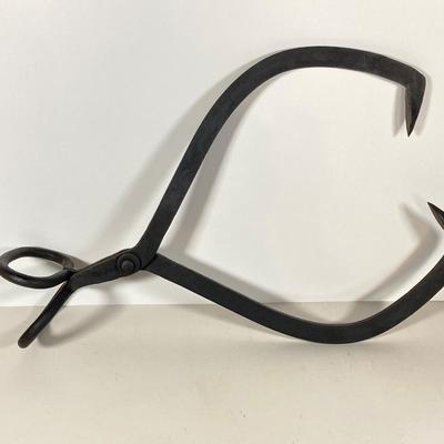 LOT 140: Vintage Syroco Inc Plastic Hanging Horse, Small Wood / Metal Wagon Wheel and Primitive Ice Tpmgs