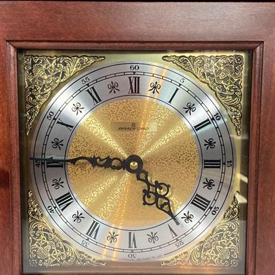 LOT 141: Vintage Bradford Highland S-9 Mantle Clock and Brass Table Lamp