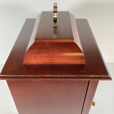 LOT 141: Vintage Bradford Highland S-9 Mantle Clock and Brass Table Lamp