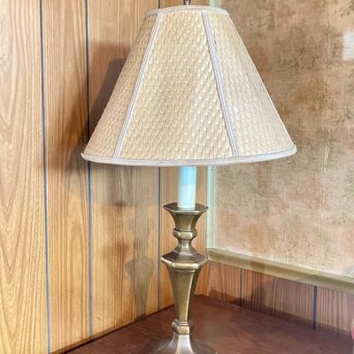 LOT 141: Vintage Bradford Highland S-9 Mantle Clock and Brass Table Lamp