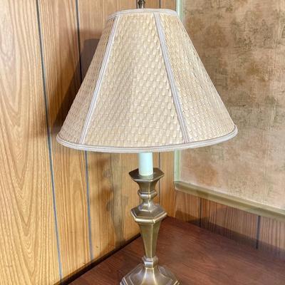 LOT 141: Vintage Bradford Highland S-9 Mantle Clock and Brass Table Lamp